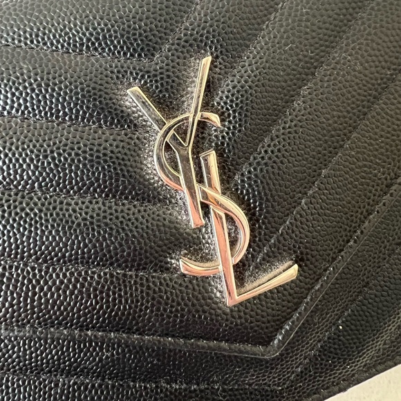 YSL Cassandre WOC - Picture 2 of 16